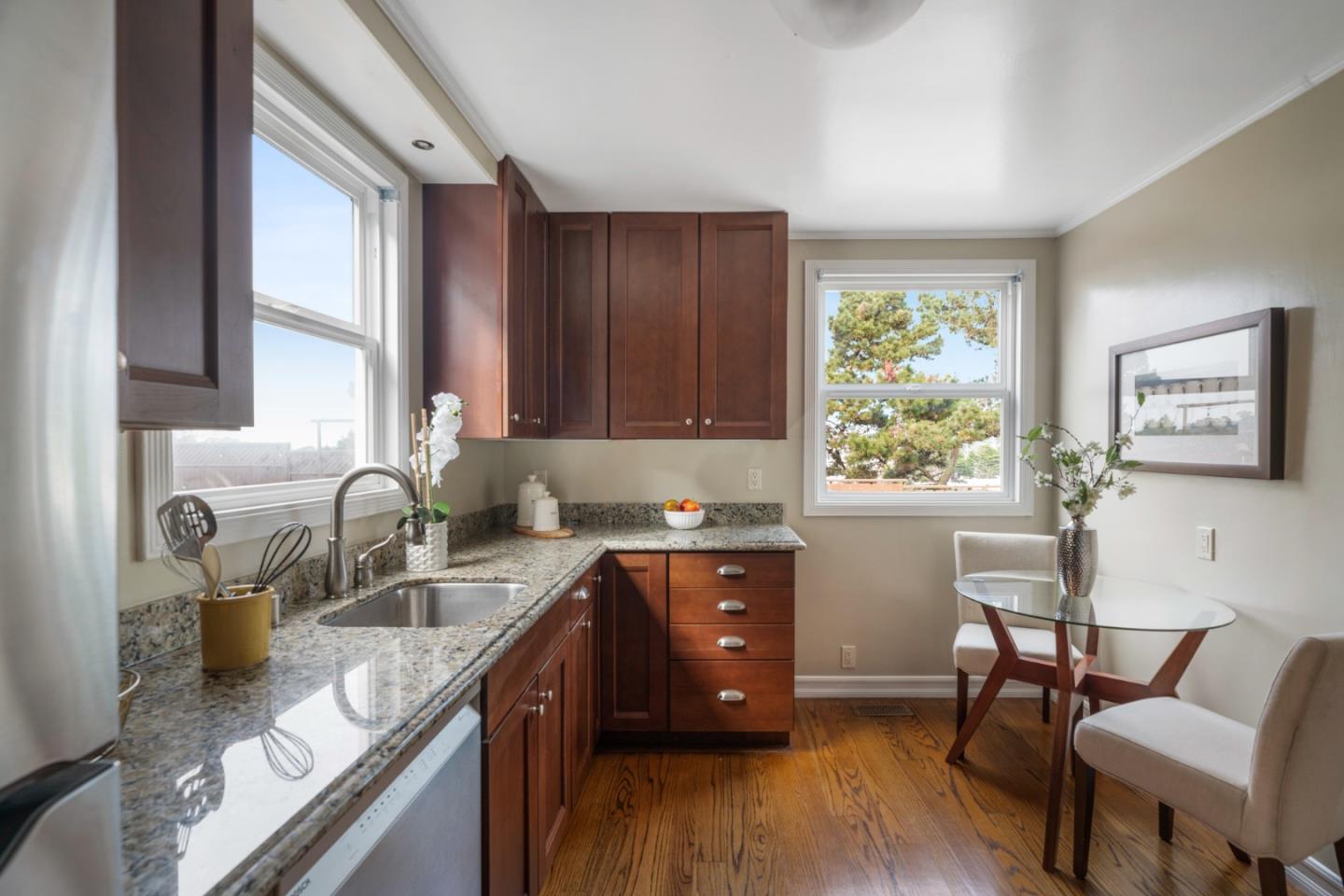 Detail Gallery Image 10 of 36 For 812 87th St, Daly City,  CA 94015 - 3 Beds | 2/1 Baths