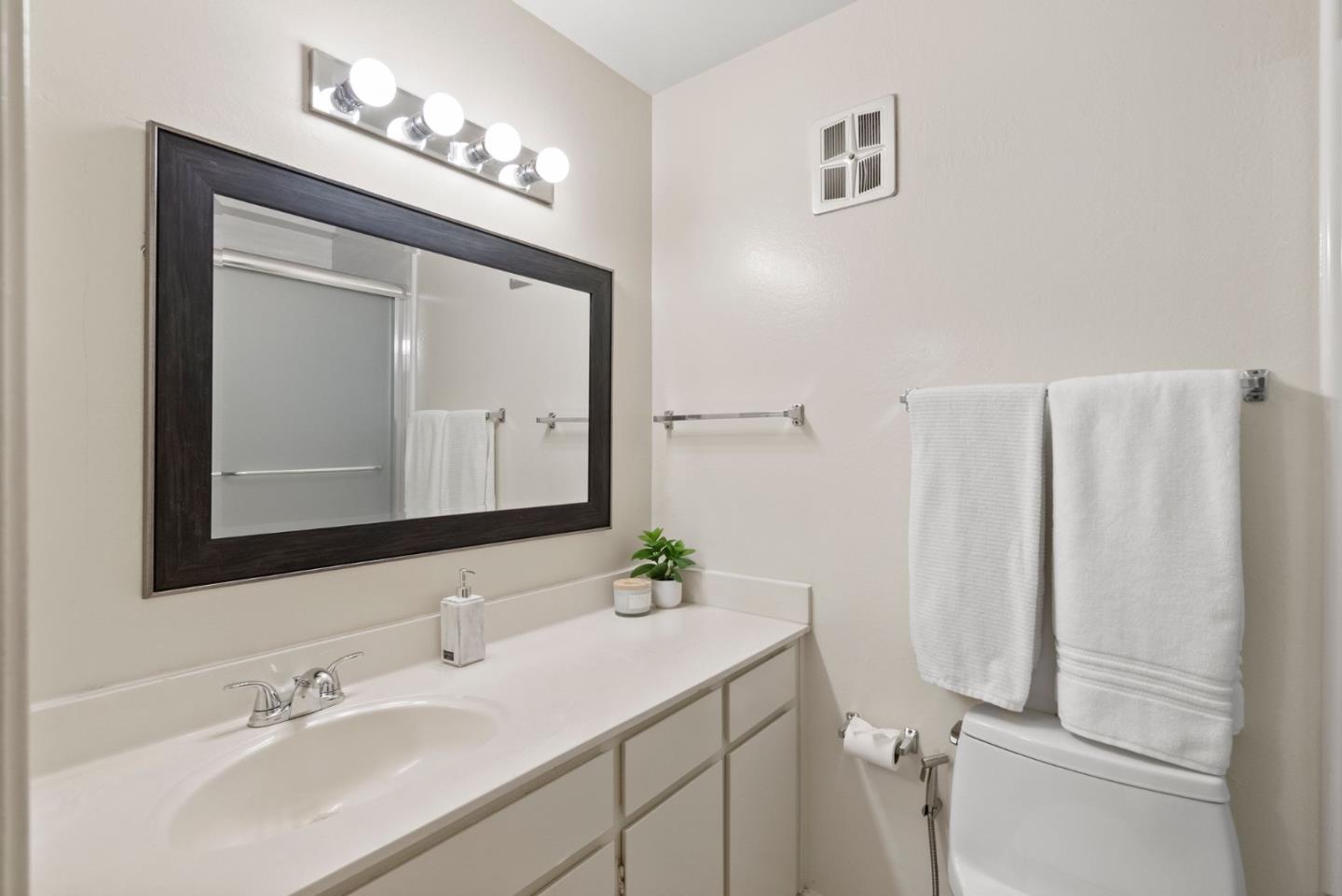 Detail Gallery Image 20 of 28 For 1057 Shell Blvd #1,  Foster City,  CA 94404 - 2 Beds | 2 Baths