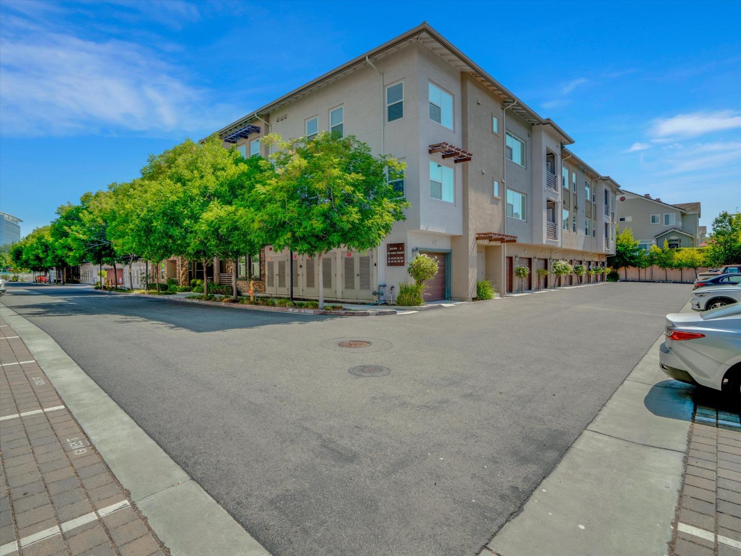 Detail Gallery Image 3 of 30 For 1110 Karby Terrace #202,  Sunnyvale,  CA 94089 - 2 Beds | 2 Baths