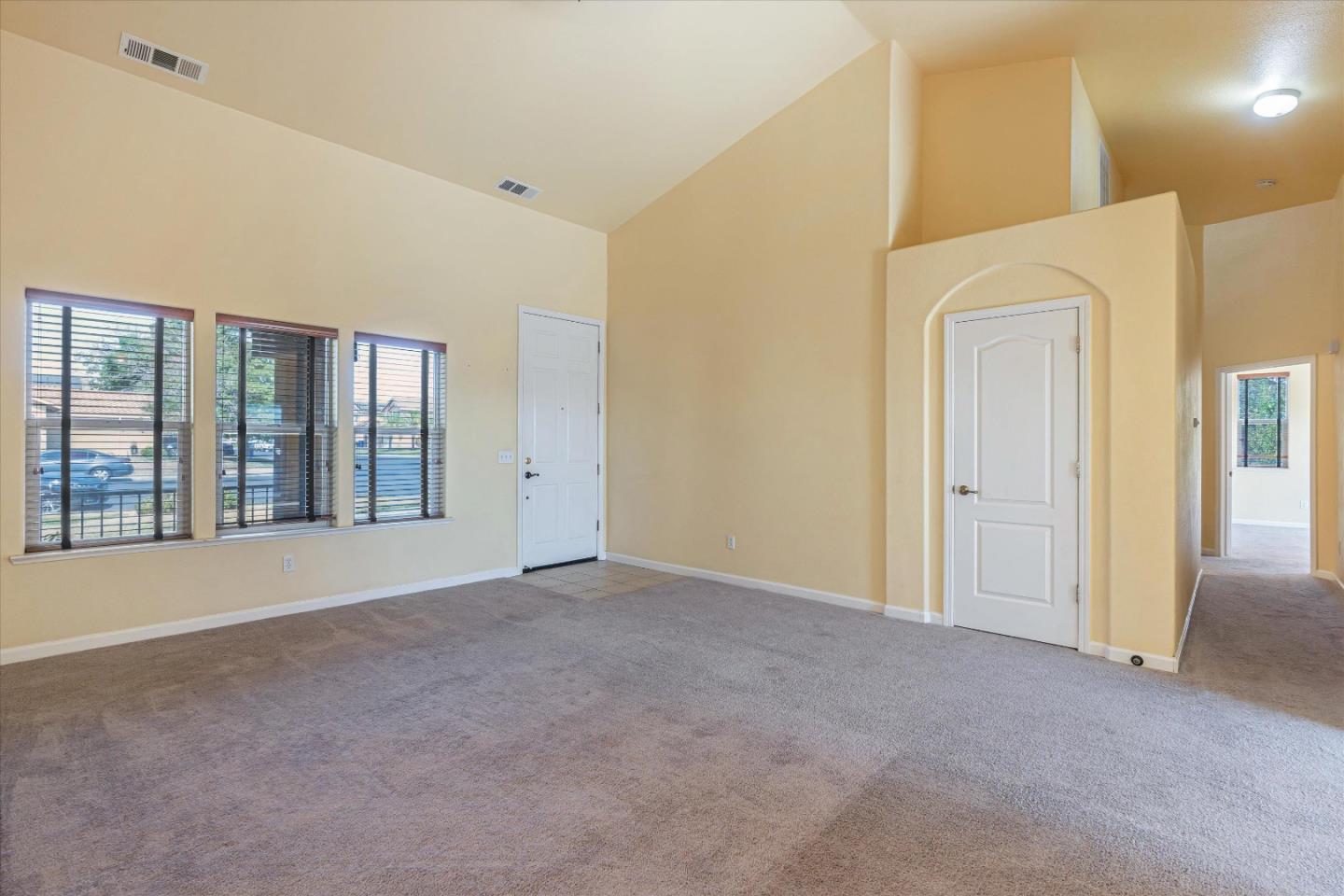 744 Elmwood Dr, Los Banos, CA 93635 photo 3
