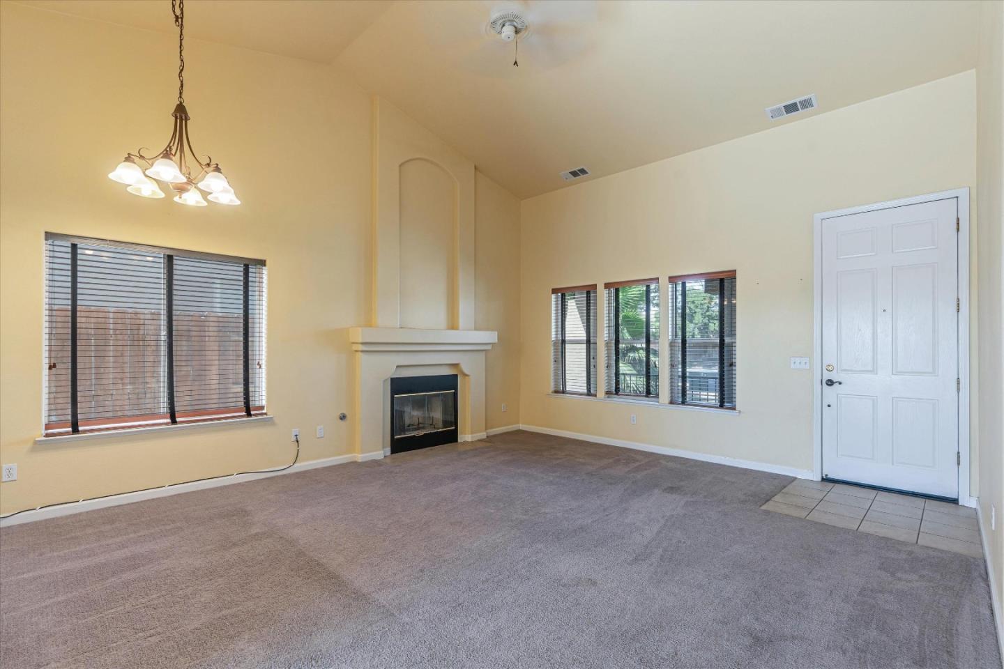 744 Elmwood Dr, Los Banos, CA 93635 photo 4