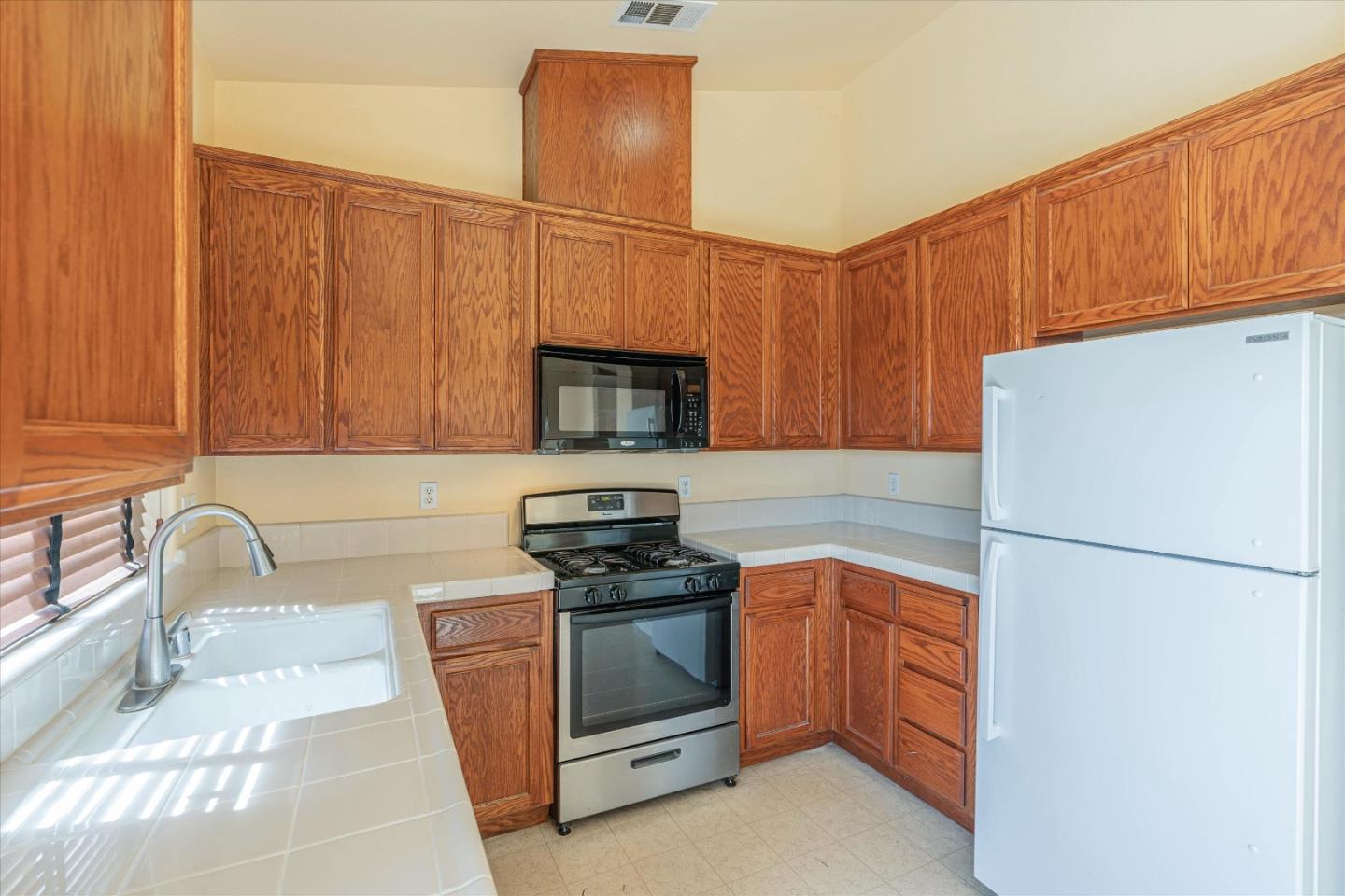 744 Elmwood Dr, Los Banos, CA 93635 photo 5