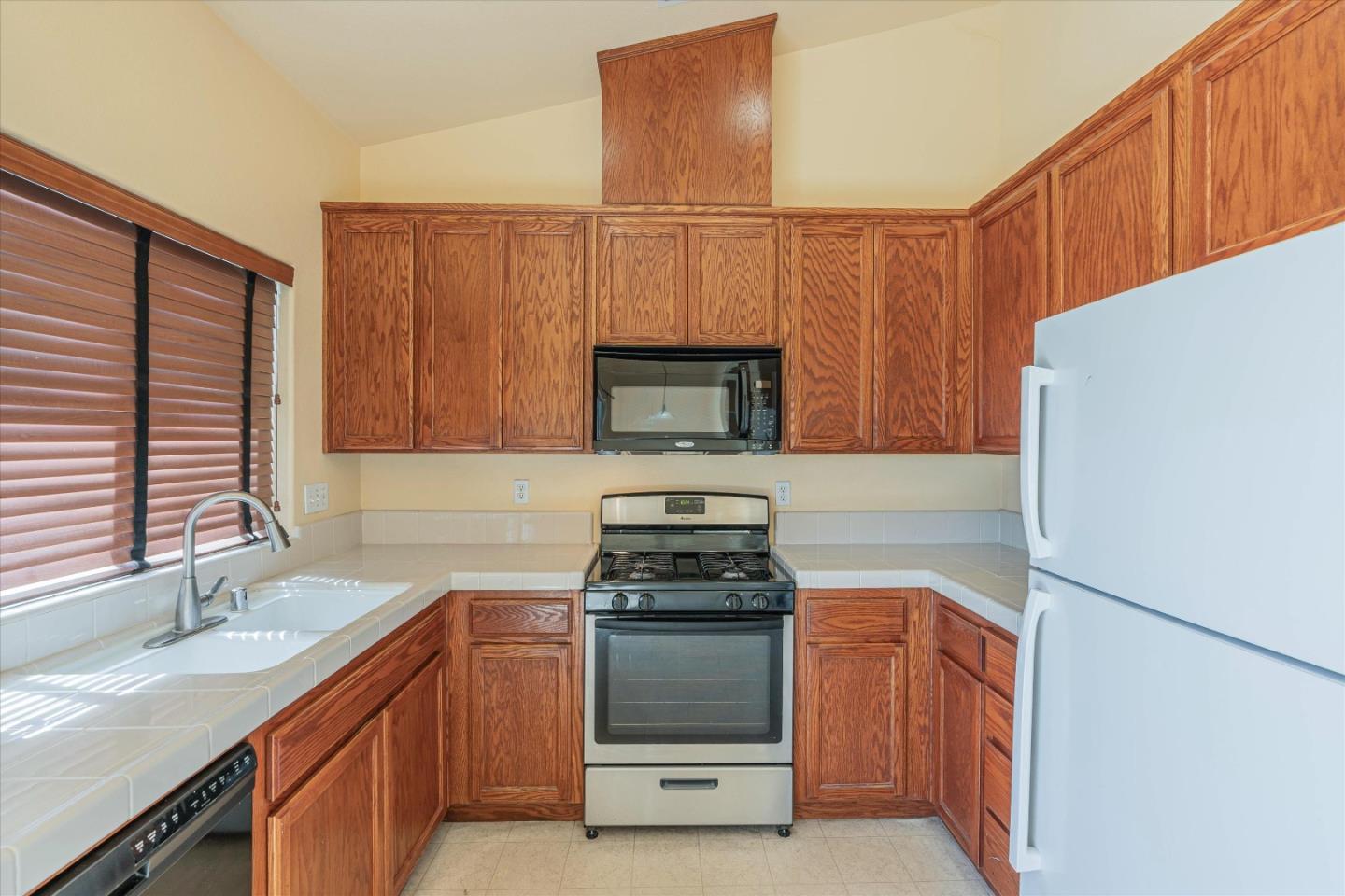 744 Elmwood Dr, Los Banos, CA 93635 photo 6