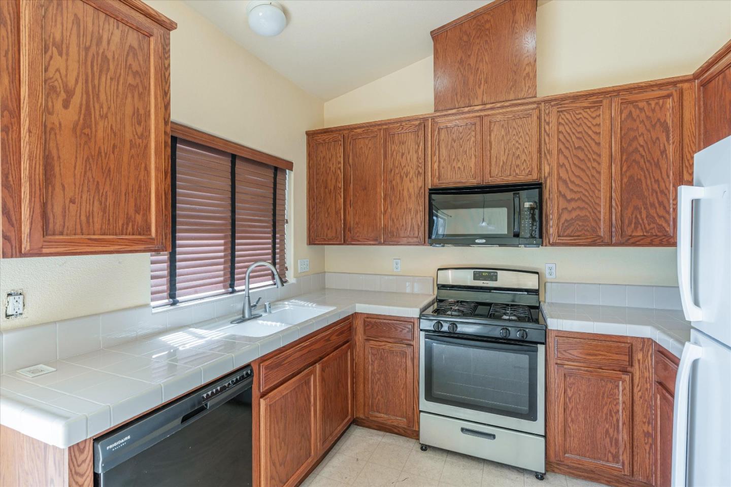 744 Elmwood Dr, Los Banos, CA 93635 photo 7