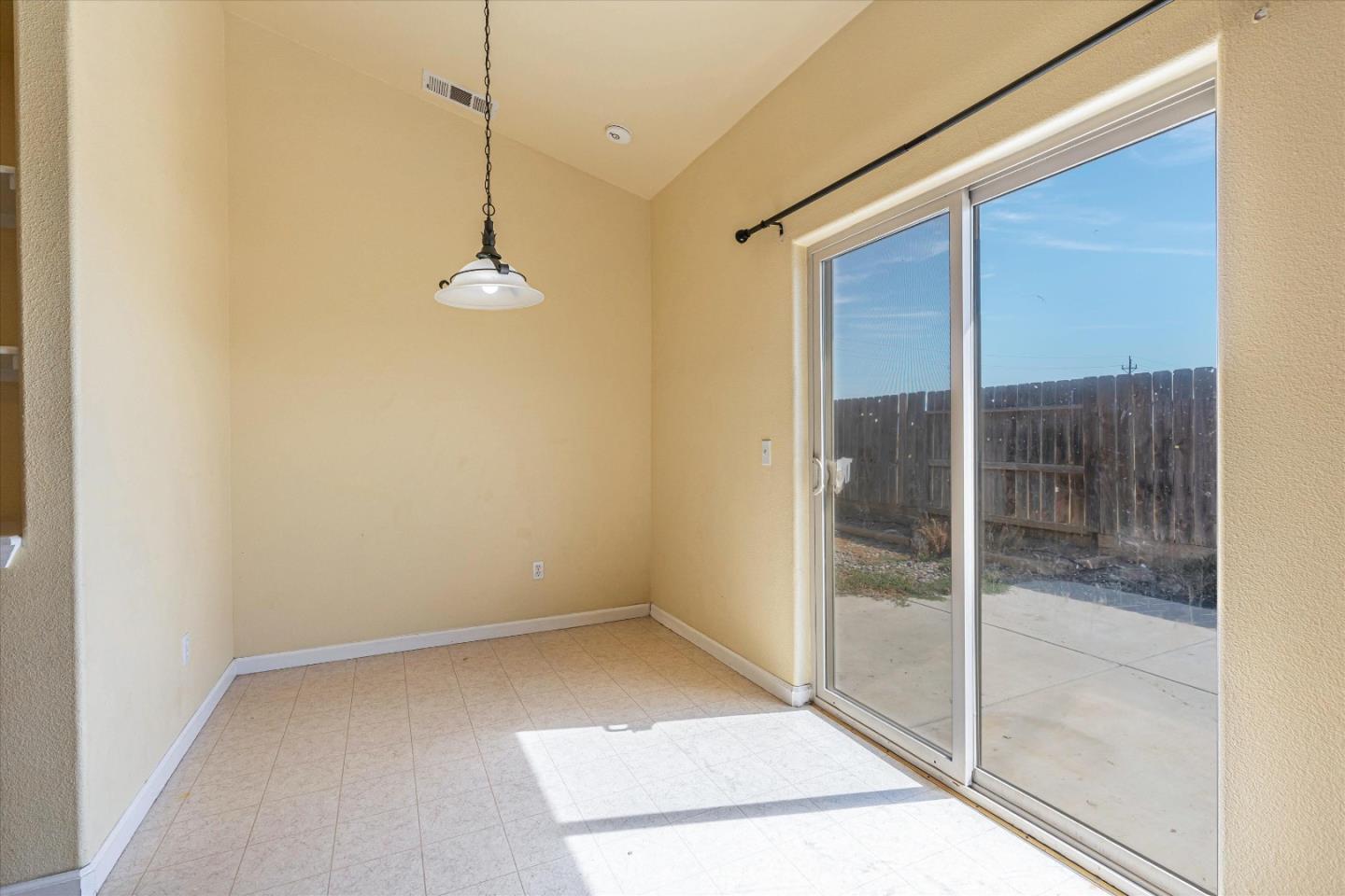 744 Elmwood Dr, Los Banos, CA 93635 photo 8