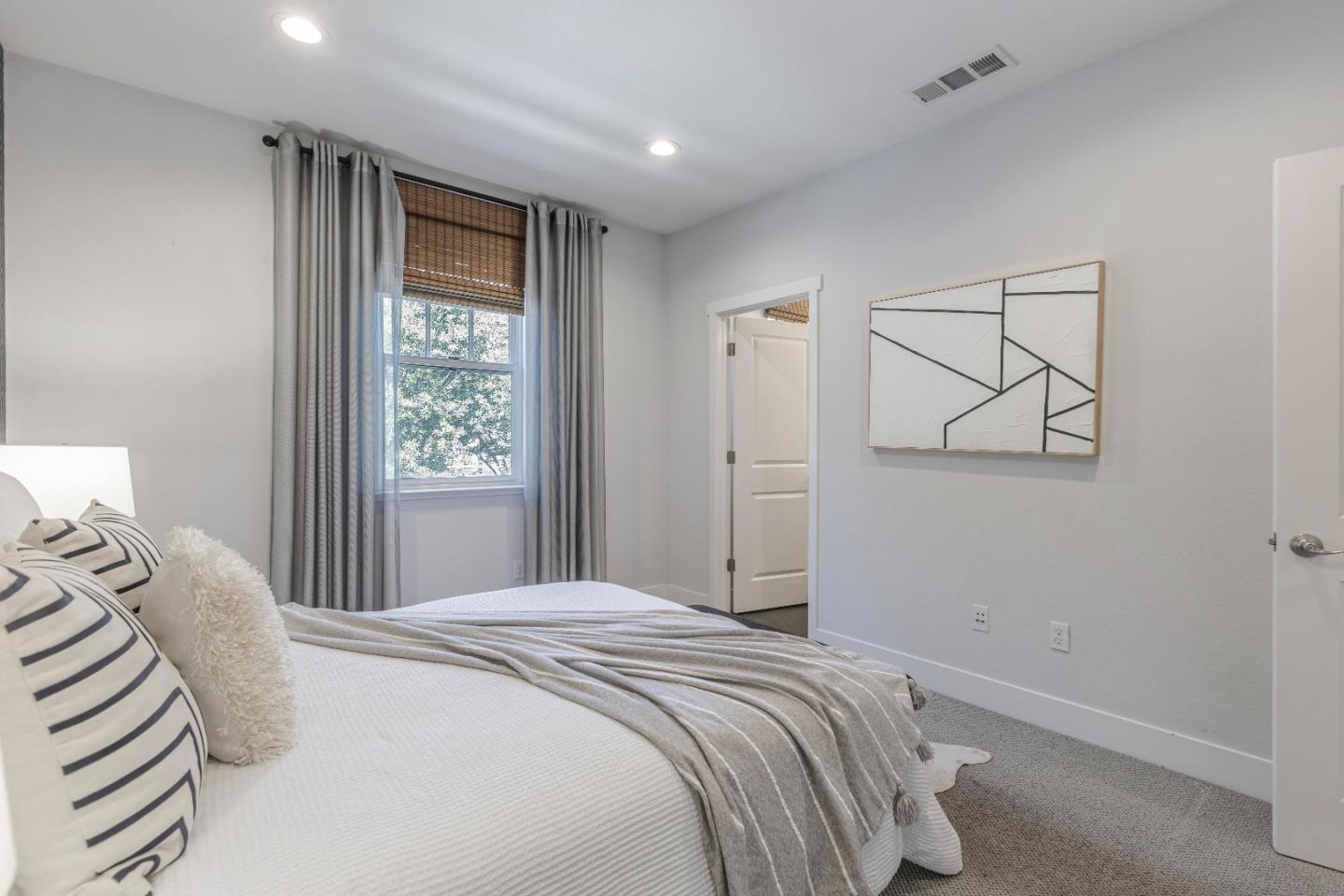 Detail Gallery Image 15 of 37 For 1042 Barberry Ter, Sunnyvale,  CA 94086 - 4 Beds | 3/1 Baths