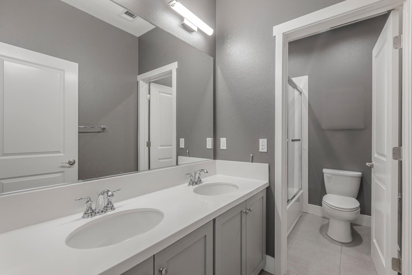 Detail Gallery Image 4 of 37 For 1042 Barberry Ter, Sunnyvale,  CA 94086 - 4 Beds | 3/1 Baths