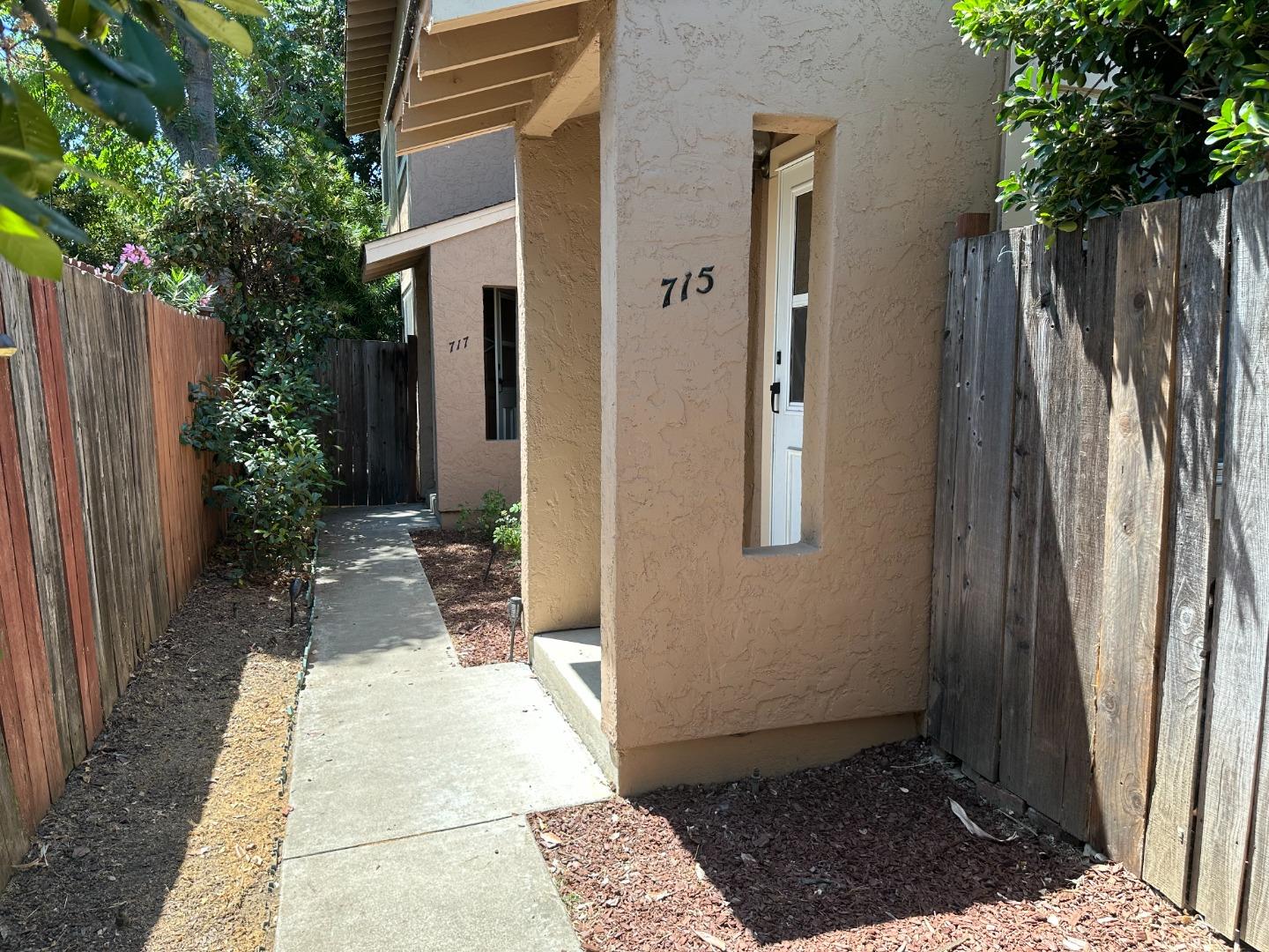 Detail Gallery Image 2 of 20 For 715 Locust St, San Jose,  CA 95110 - 2 Beds | 1/1 Baths