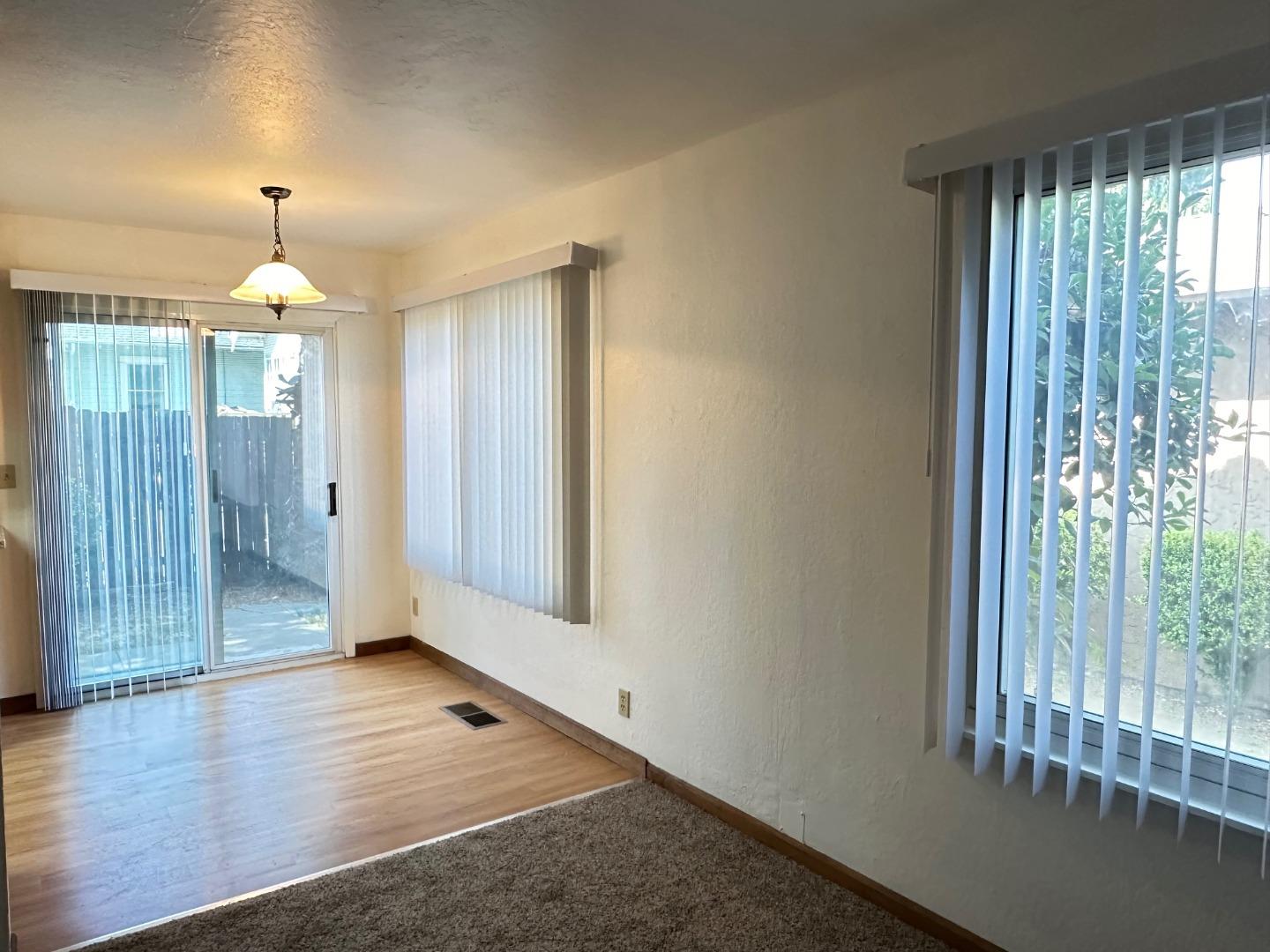 Detail Gallery Image 5 of 20 For 715 Locust St, San Jose,  CA 95110 - 2 Beds | 1/1 Baths