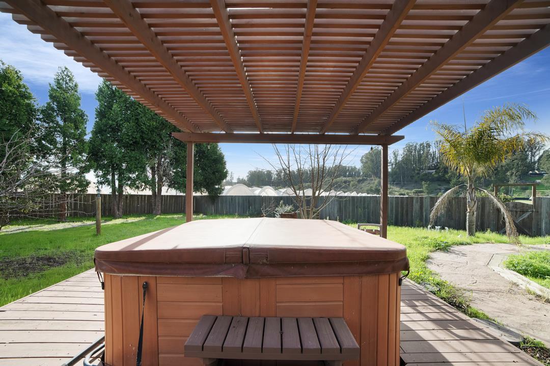 Detail Gallery Image 10 of 60 For 389 Corralitos Rd, Watsonville,  CA 95076 - 4 Beds | 3 Baths