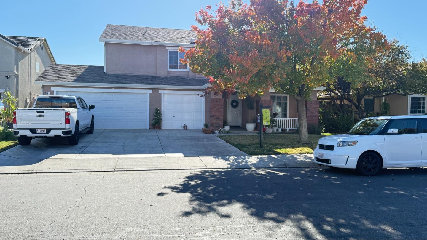 2561 Cinnamon Teal Dr, Los Banos, CA 93635 photo 2