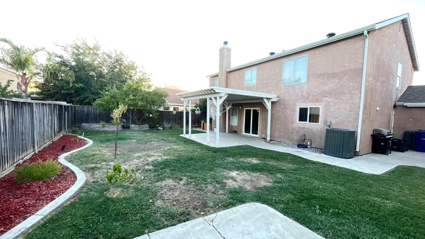 2561 Cinnamon Teal Dr, Los Banos, CA 93635 photo 3