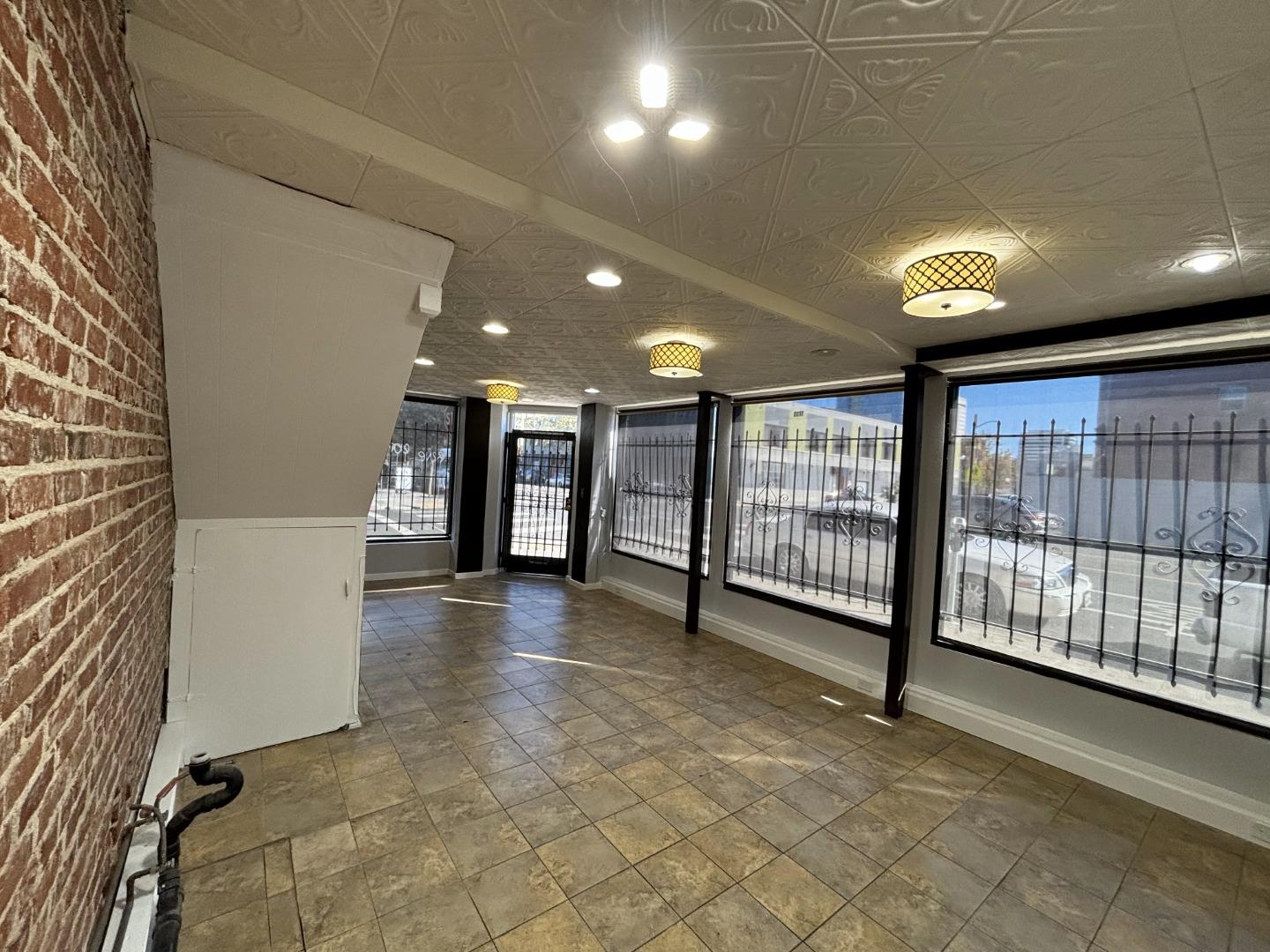 Detail Gallery Image 10 of 18 For 1719 Jefferson St, Oakland,  CA 94612 - – Beds | – Baths