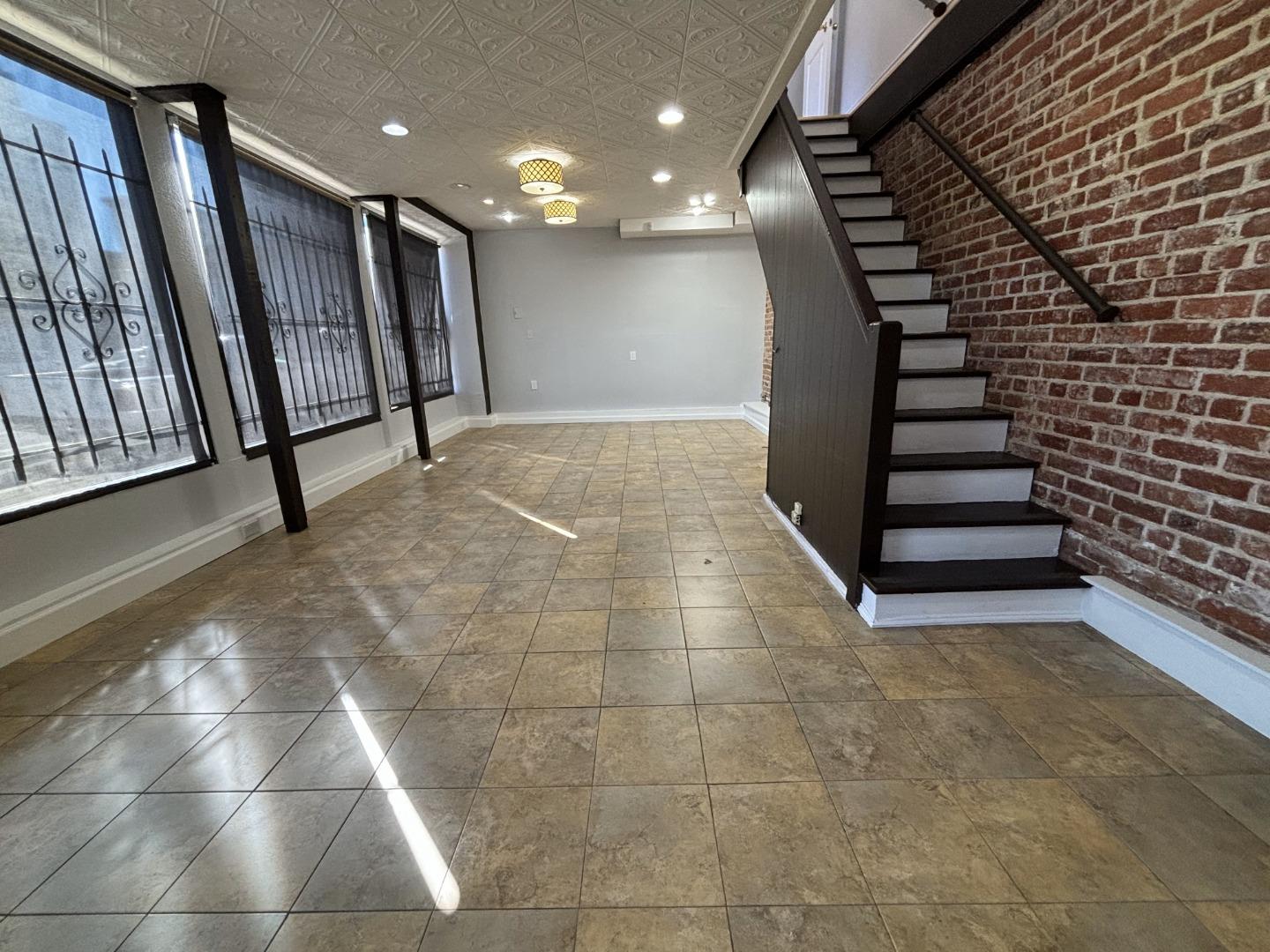 Detail Gallery Image 12 of 18 For 1719 Jefferson St, Oakland,  CA 94612 - – Beds | – Baths