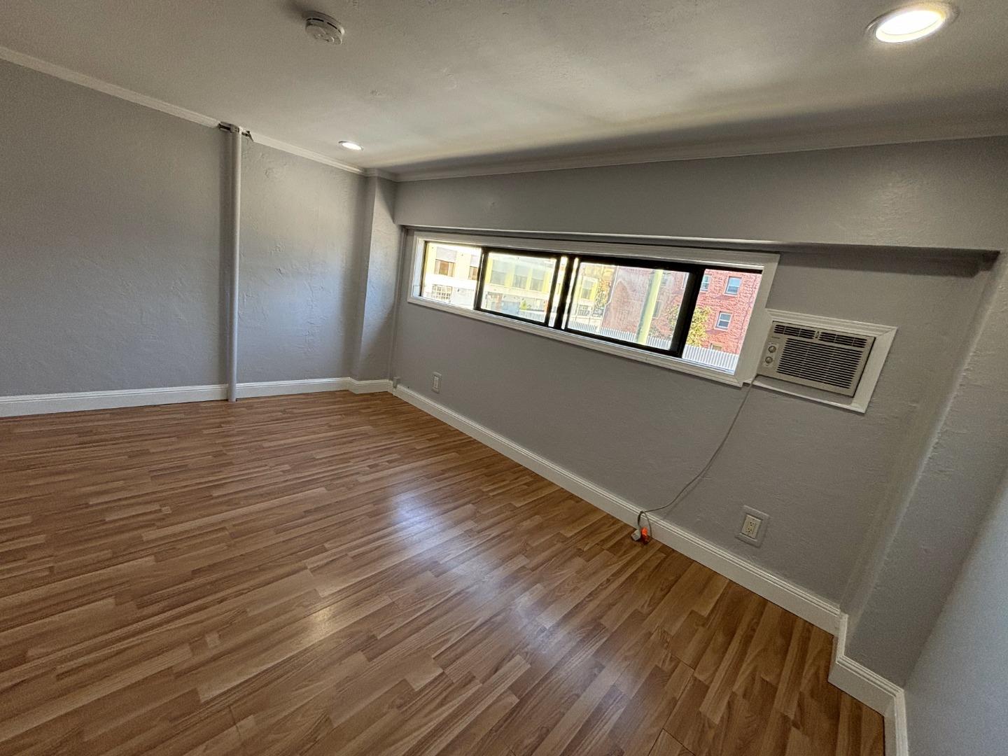 Detail Gallery Image 14 of 18 For 1719 Jefferson St, Oakland,  CA 94612 - – Beds | – Baths