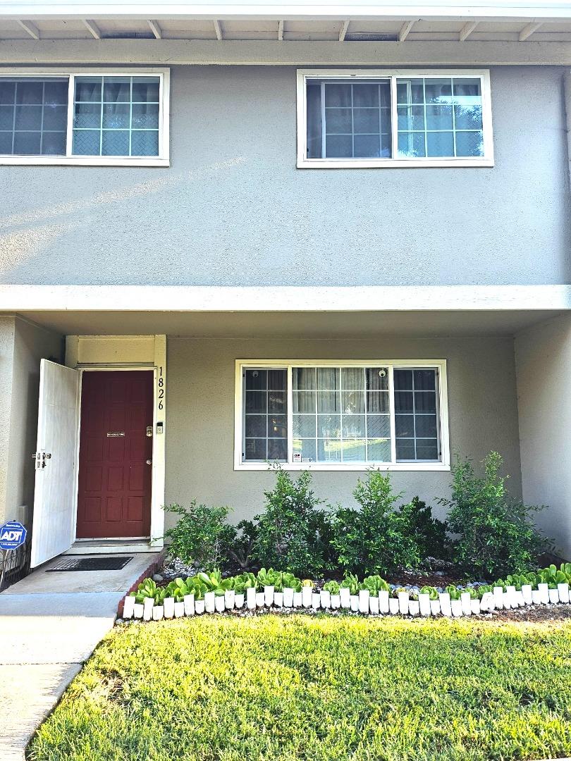 Detail Gallery Image 3 of 18 For 1826 Strawberry Ln, Milpitas,  CA 95035 - 3 Beds | 1/1 Baths