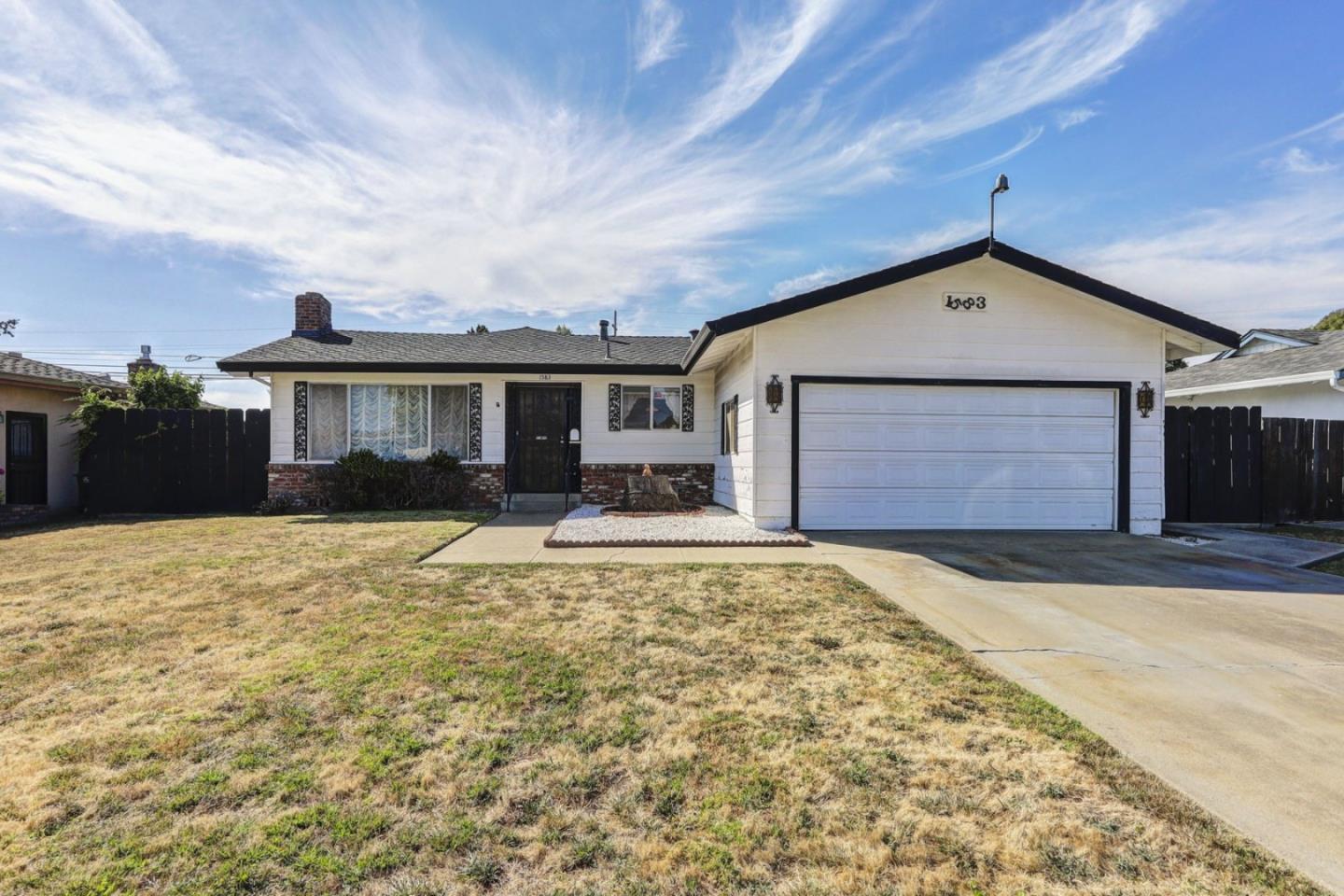 Detail Gallery Image 1 of 1 For 1583 Cupertino Way, Salinas,  CA 93906 - 3 Beds | 2 Baths