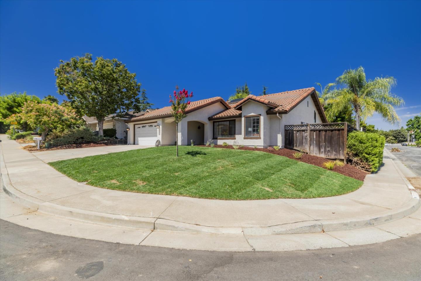 Detail Gallery Image 3 of 43 For 969 Foothill Dr, San Jose,  CA 95123 - 3 Beds | 2 Baths