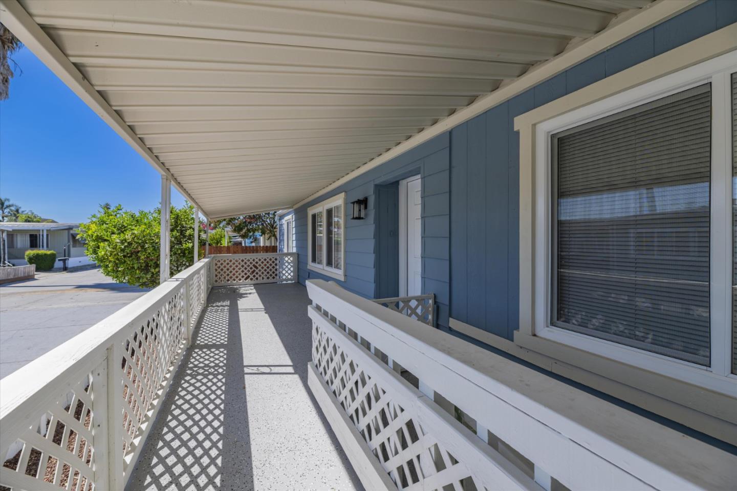 Detail Gallery Image 3 of 17 For 174 Redwood Dr #174,  Hollister,  CA 95023 - 4 Beds | 2 Baths