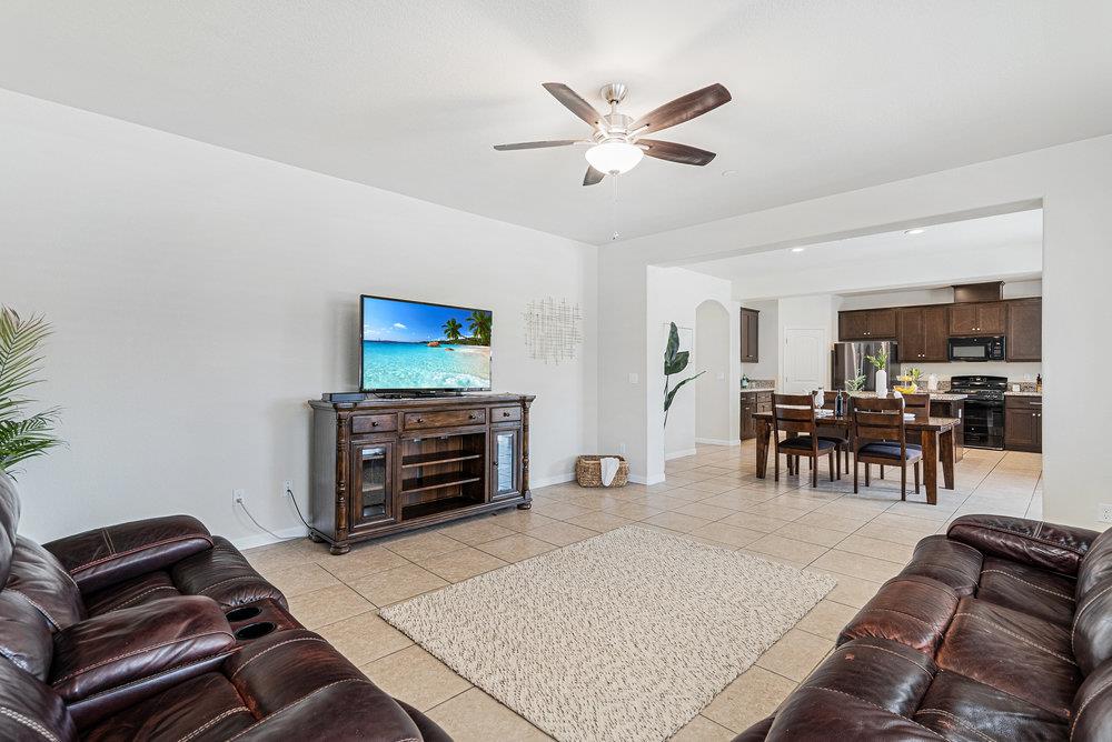 Detail Gallery Image 16 of 53 For 627 Pinelli Dr, Los Banos,  CA 93635 - 4 Beds | 2/1 Baths