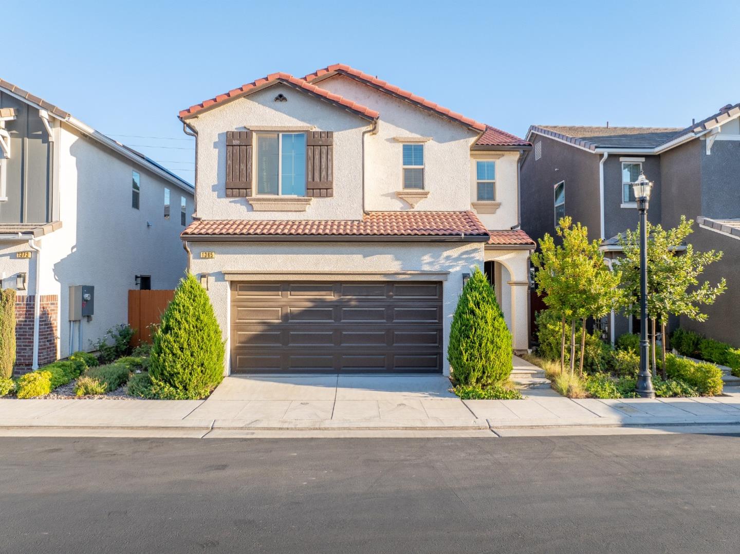 Detail Gallery Image 1 of 1 For 1365 E via Viola Way, Fresno,  CA 93730 - 3 Beds | 2/1 Baths