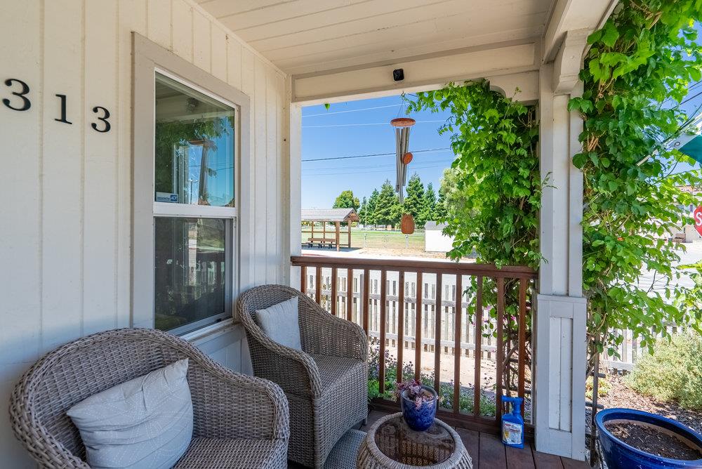 Detail Gallery Image 3 of 41 For 313 4th St, San Juan Bautista,  CA 95045 - 3 Beds | 2 Baths