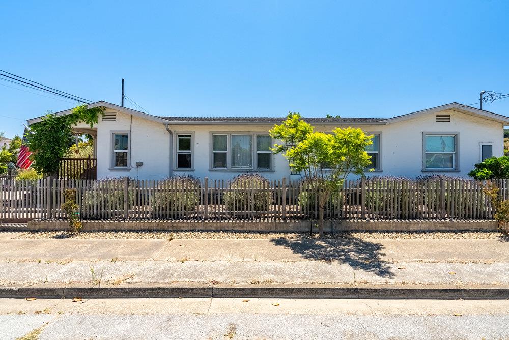 Detail Gallery Image 4 of 41 For 313 4th St, San Juan Bautista,  CA 95045 - 3 Beds | 2 Baths