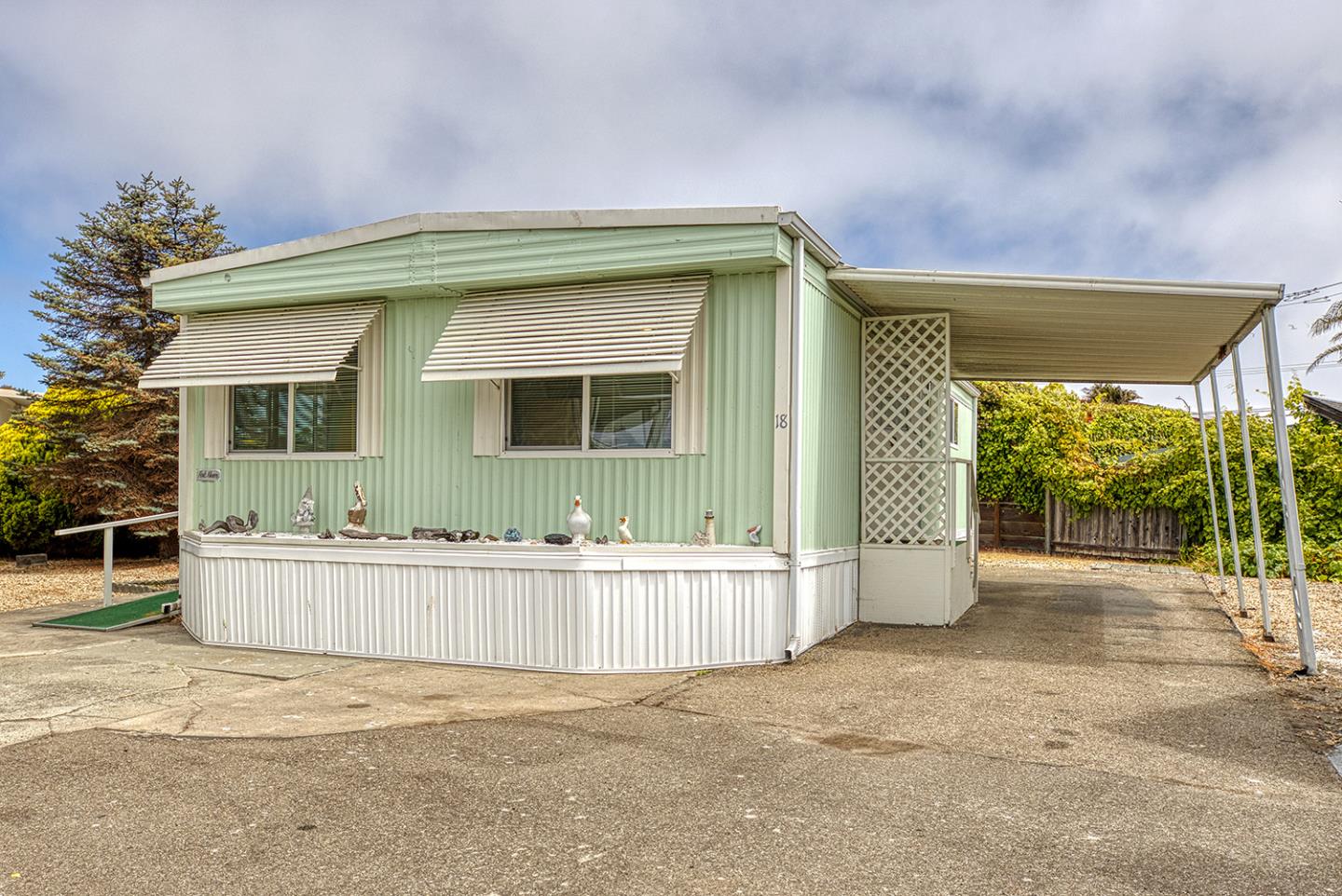 Detail Gallery Image 1 of 1 For 998 38th Ave #18,  Santa Cruz,  CA 95062 - 2 Beds | 1 Baths