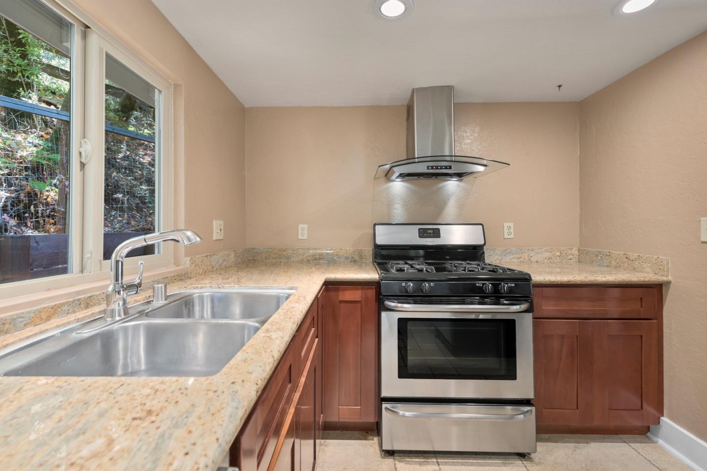 Detail Gallery Image 17 of 30 For 19046 Overlook Rd, Los Gatos,  CA 95030 - 2 Beds | 2/1 Baths