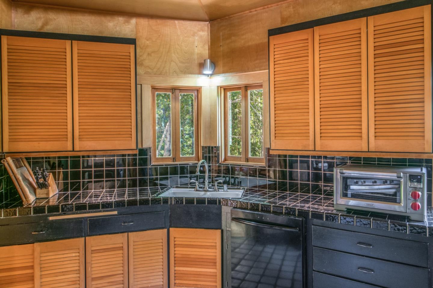 Detail Gallery Image 14 of 56 For 10026 Sycamore Canyon Rd, Big Sur,  CA 93920 - 2 Beds | 2 Baths