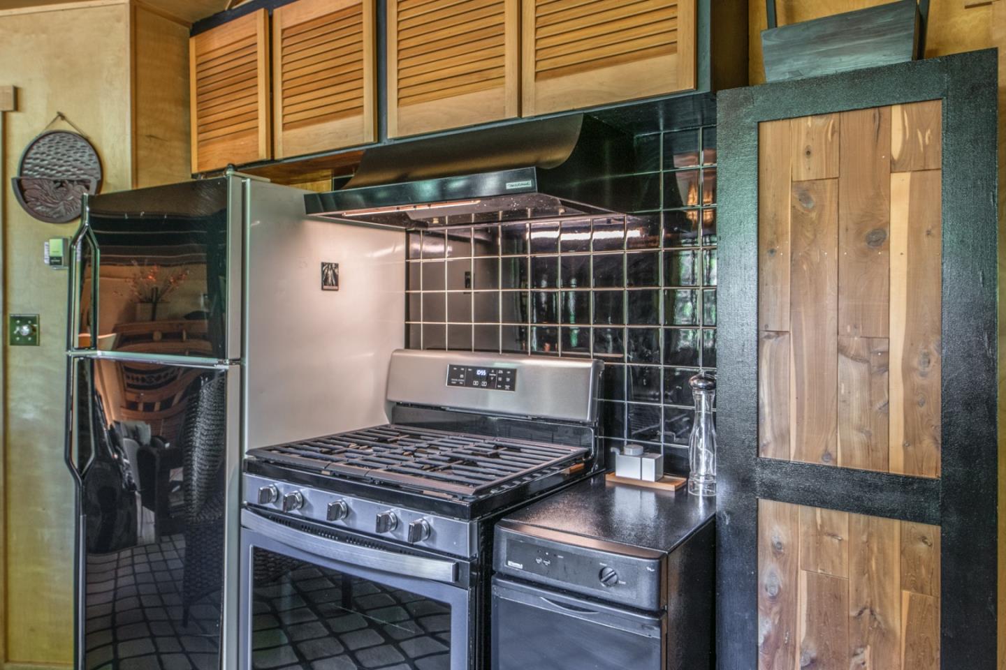 Detail Gallery Image 15 of 56 For 10026 Sycamore Canyon Rd, Big Sur,  CA 93920 - 2 Beds | 2 Baths