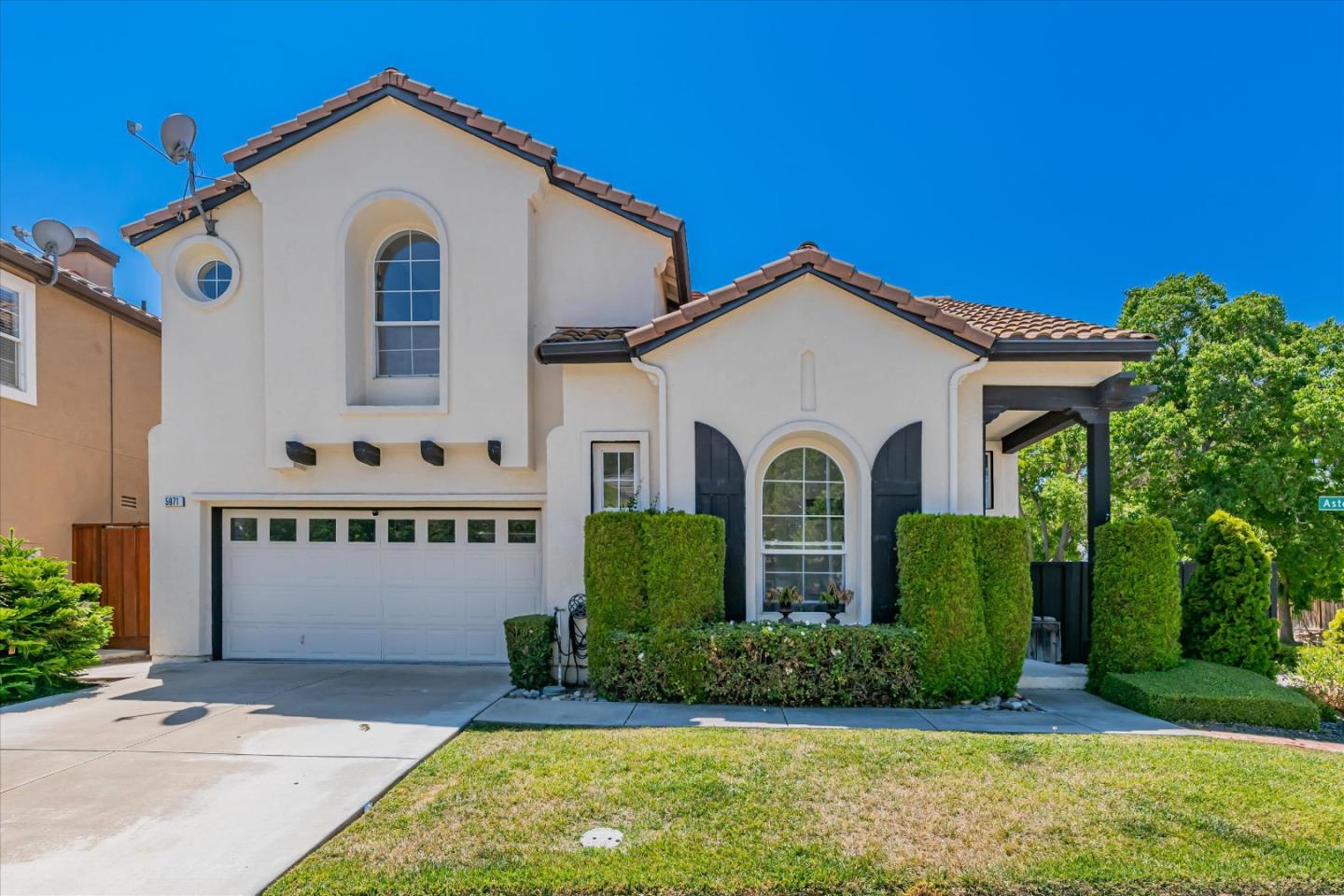 Detail Gallery Image 1 of 1 For 5971 Aster Dr, San Jose,  CA 95123 - 4 Beds | 3 Baths