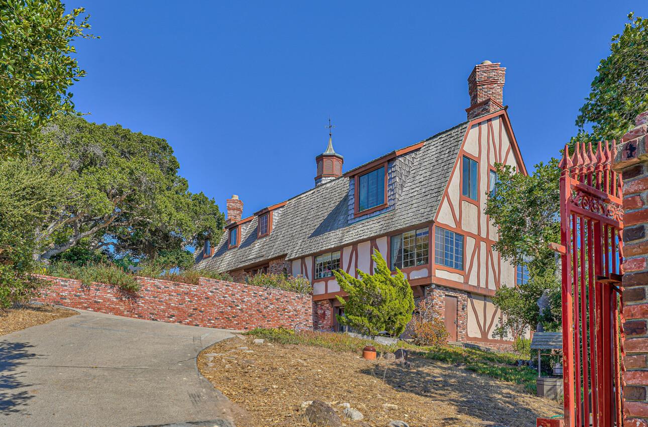 Detail Gallery Image 1 of 44 For 27540 Mooncrest Dr, Carmel Valley,  CA 93923 - 2 Beds | 4 Baths