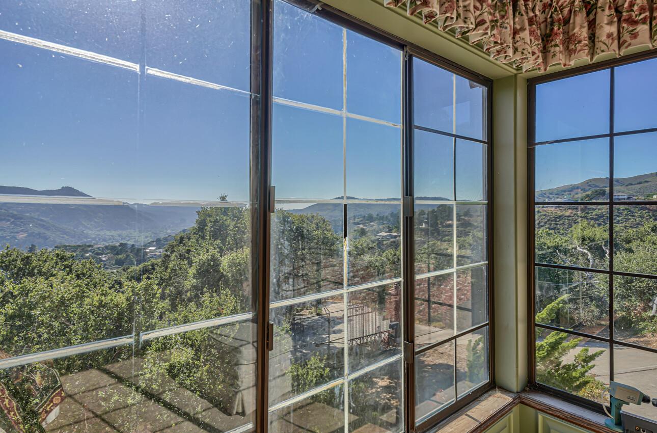 Detail Gallery Image 26 of 44 For 27540 Mooncrest Dr, Carmel Valley,  CA 93923 - 2 Beds | 4 Baths