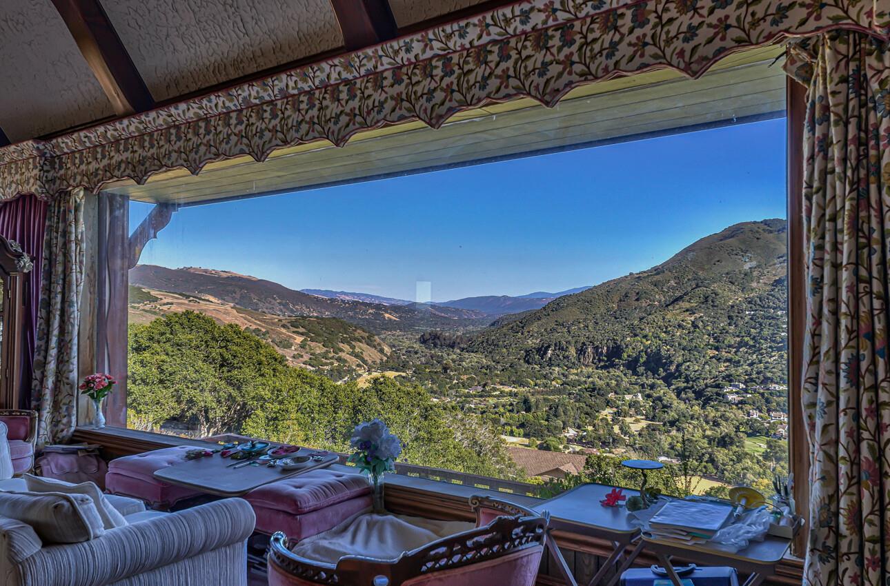 Detail Gallery Image 6 of 44 For 27540 Mooncrest Dr, Carmel Valley,  CA 93923 - 2 Beds | 4 Baths