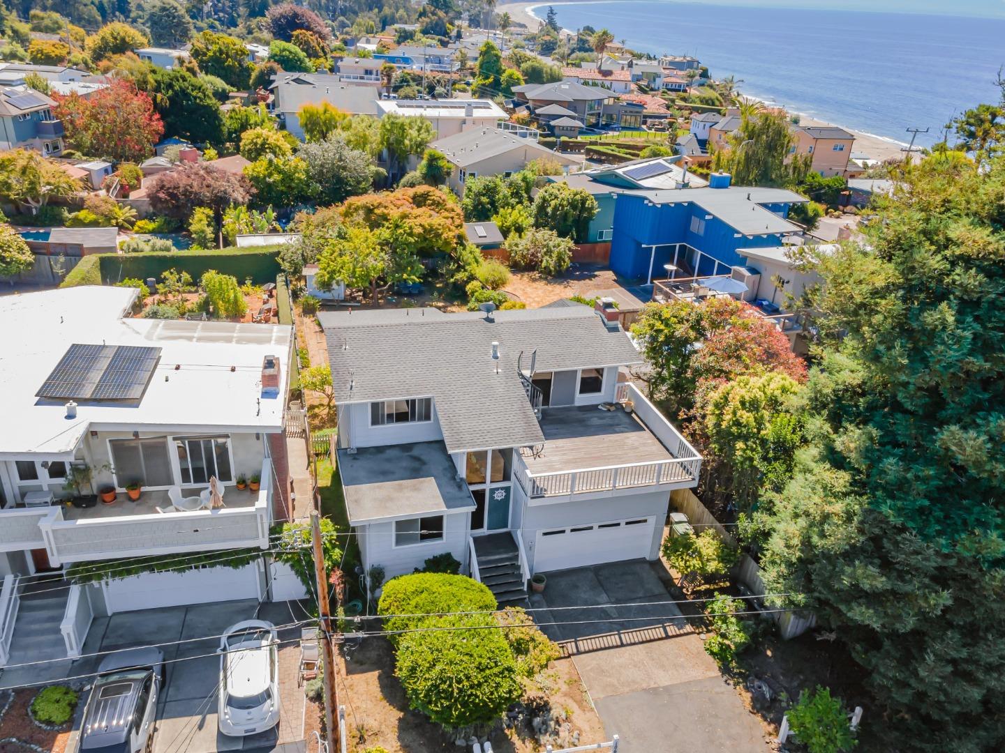 Detail Gallery Image 4 of 29 For 106 Toledo Dr, Aptos,  CA 95003 - 3 Beds | 2/1 Baths