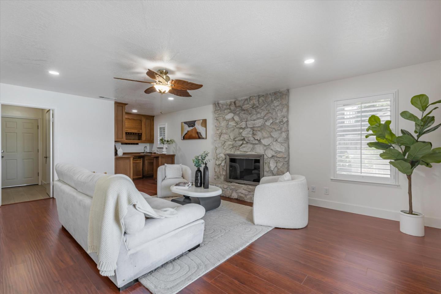 Detail Gallery Image 11 of 75 For 5819 Widgeon Ct, Stockton,  CA 95207 - 5 Beds | 3/1 Baths