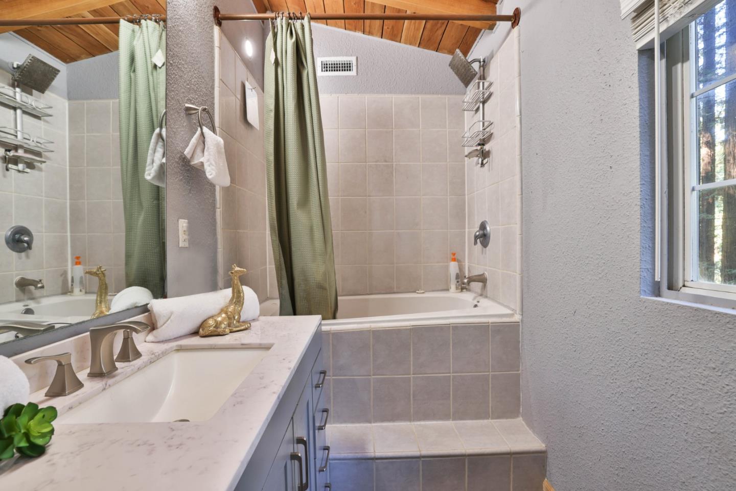 Detail Gallery Image 16 of 27 For 135 Scenic Way, Ben Lomond,  CA 95005 - 2 Beds | 2 Baths