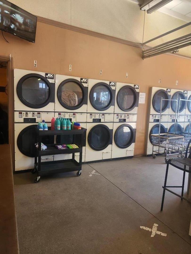 Detail Gallery Image 5 of 12 For 216 N 2nd St Laundromat,  King City,  CA 93930 - – Beds | – Baths