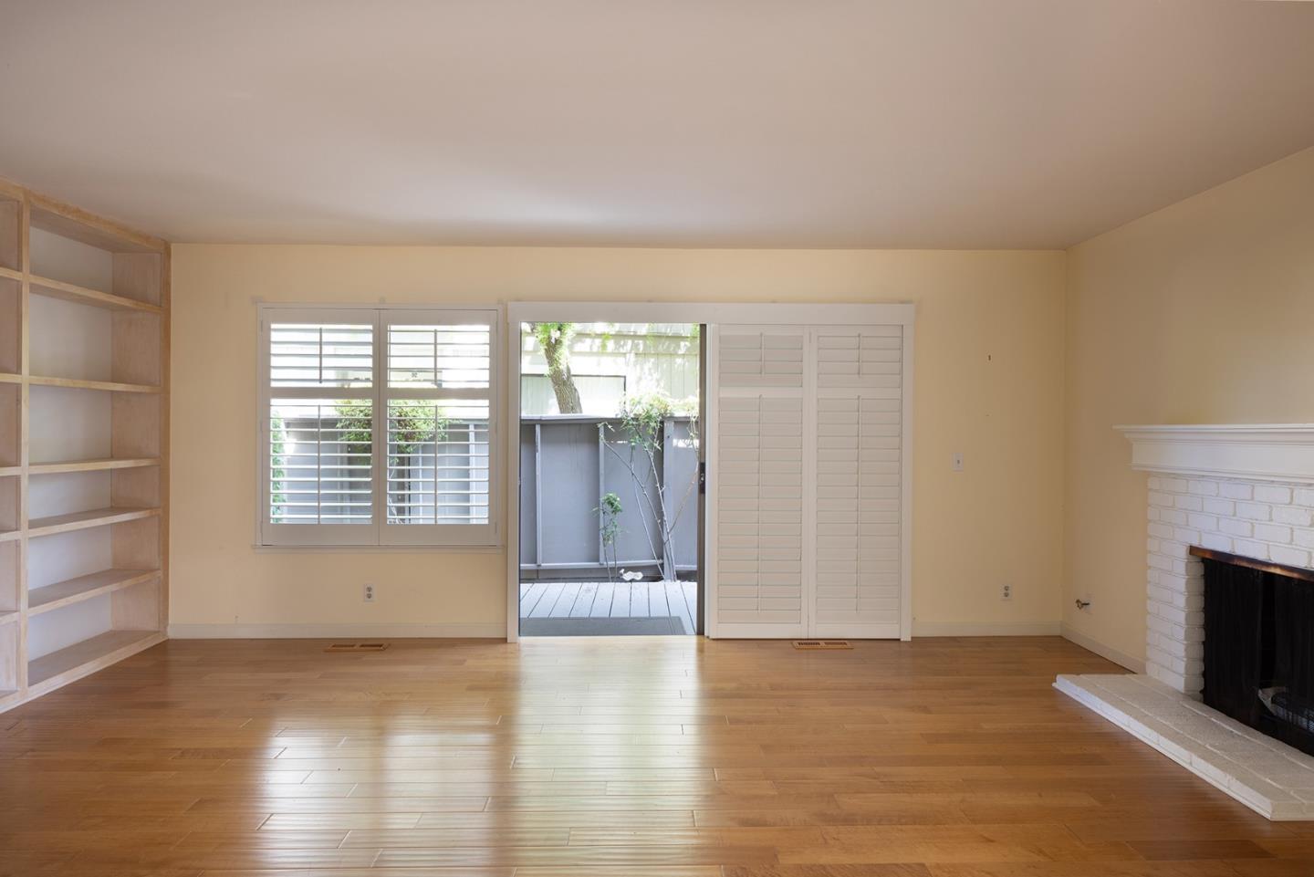 Detail Gallery Image 9 of 22 For 3850 Rio Rd #59,  Carmel,  CA 93923 - 3 Beds | 2/1 Baths