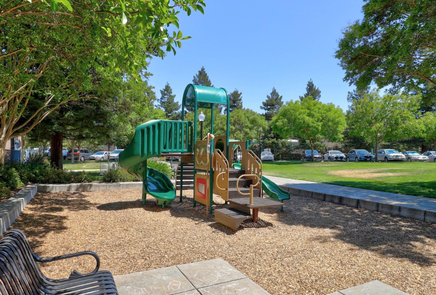 Detail Gallery Image 31 of 38 For 412 Kent Dr, Mountain View,  CA 94043 - 3 Beds | 2/1 Baths