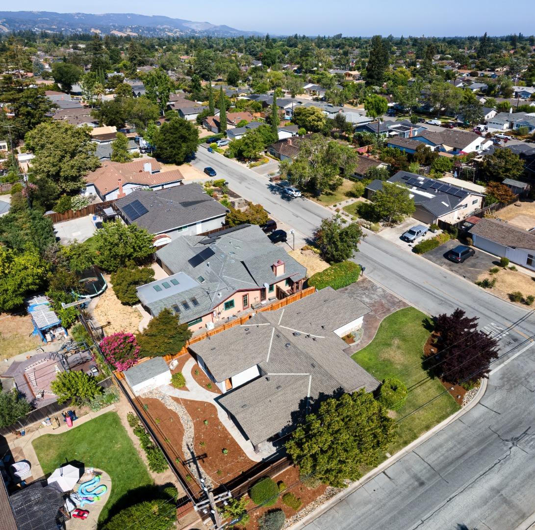 Detail Gallery Image 33 of 39 For 18240 Vanderbilt Dr, Saratoga,  CA 95070 - 3 Beds | 3 Baths