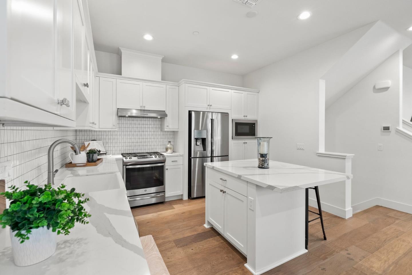 Detail Gallery Image 1 of 1 For 218 Proximity Way, San Jose,  CA 95110 - 3 Beds | 3 Baths