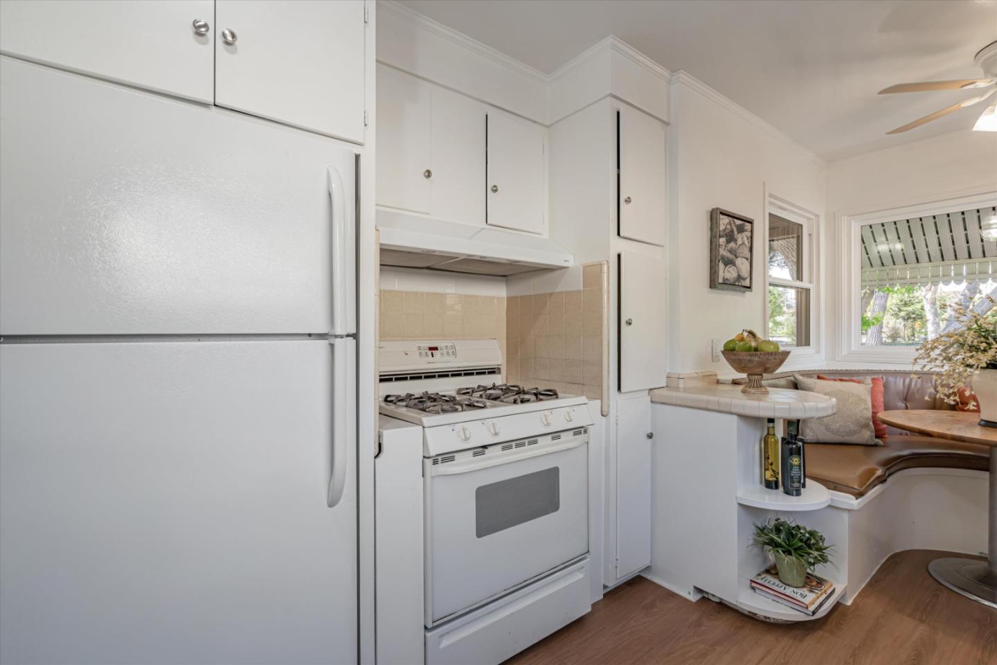 Detail Gallery Image 10 of 39 For 2351 High St, Palo Alto,  CA 94301 - 2 Beds | 1 Baths