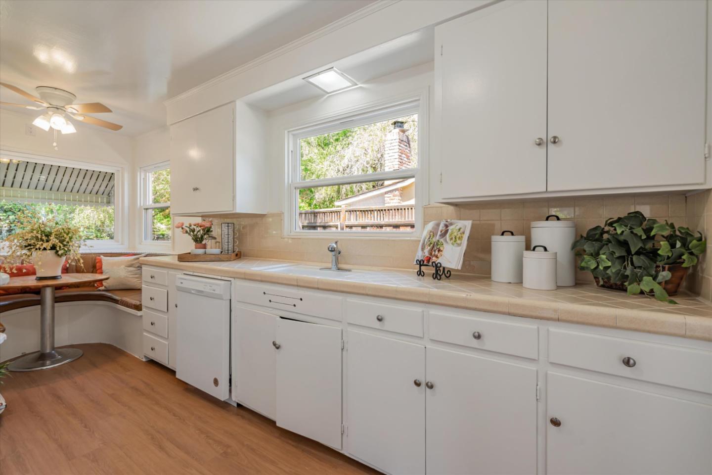 Detail Gallery Image 12 of 39 For 2351 High St, Palo Alto,  CA 94301 - 2 Beds | 1 Baths