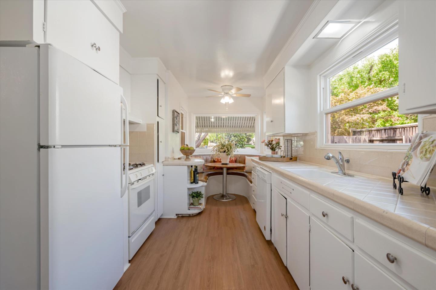 Detail Gallery Image 9 of 39 For 2351 High St, Palo Alto,  CA 94301 - 2 Beds | 1 Baths