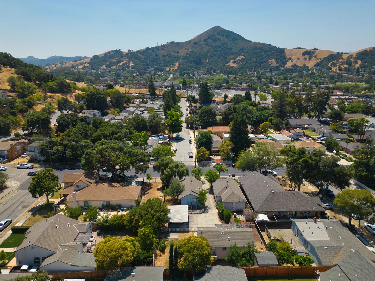 Detail Gallery Image 8 of 11 For 17450 Del Monte Ave, Morgan Hill,  CA 95037 - 2 Beds | 1 Baths