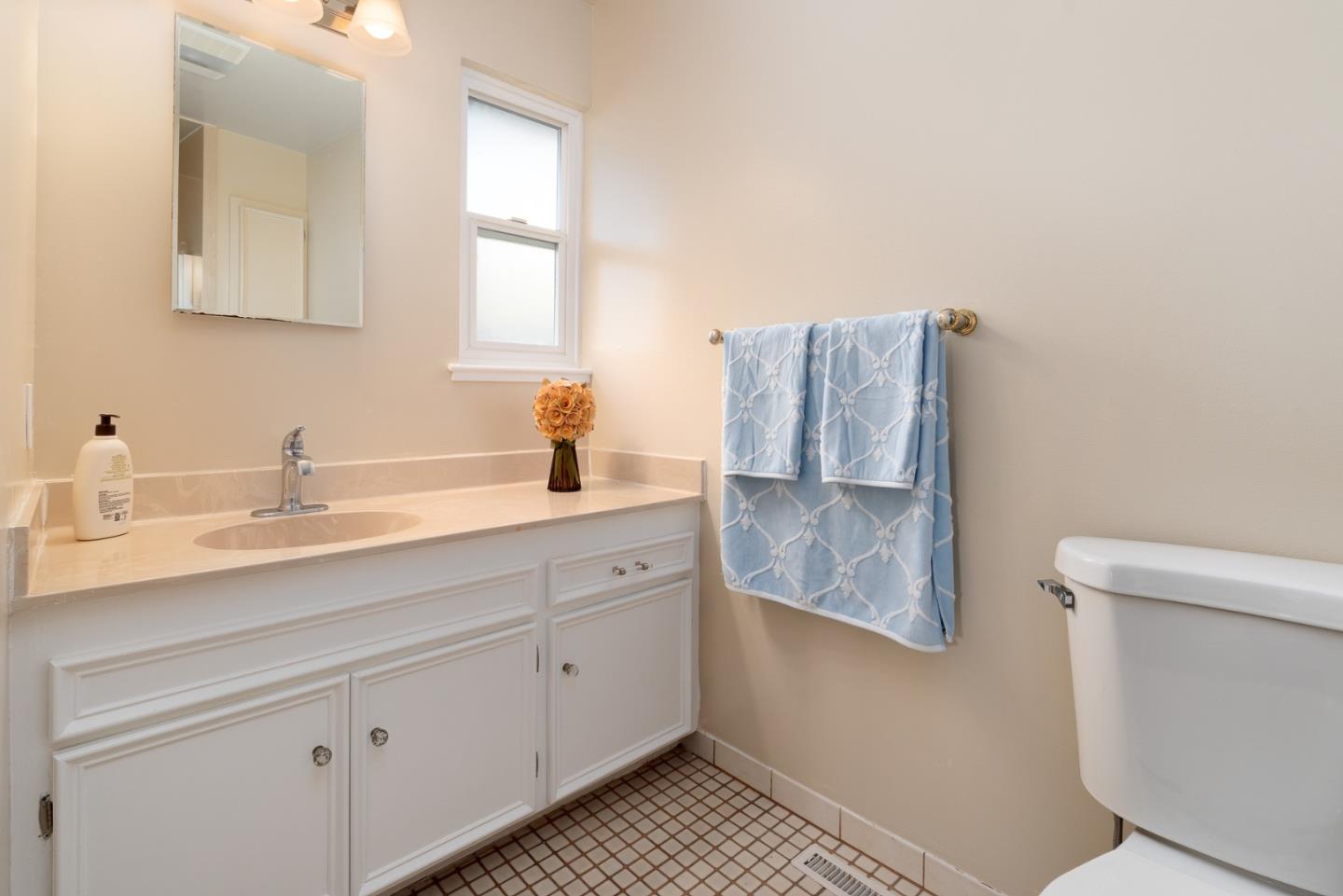 Detail Gallery Image 16 of 24 For 2235 Southampton Way, San Mateo,  CA 94403 - 3 Beds | 2 Baths