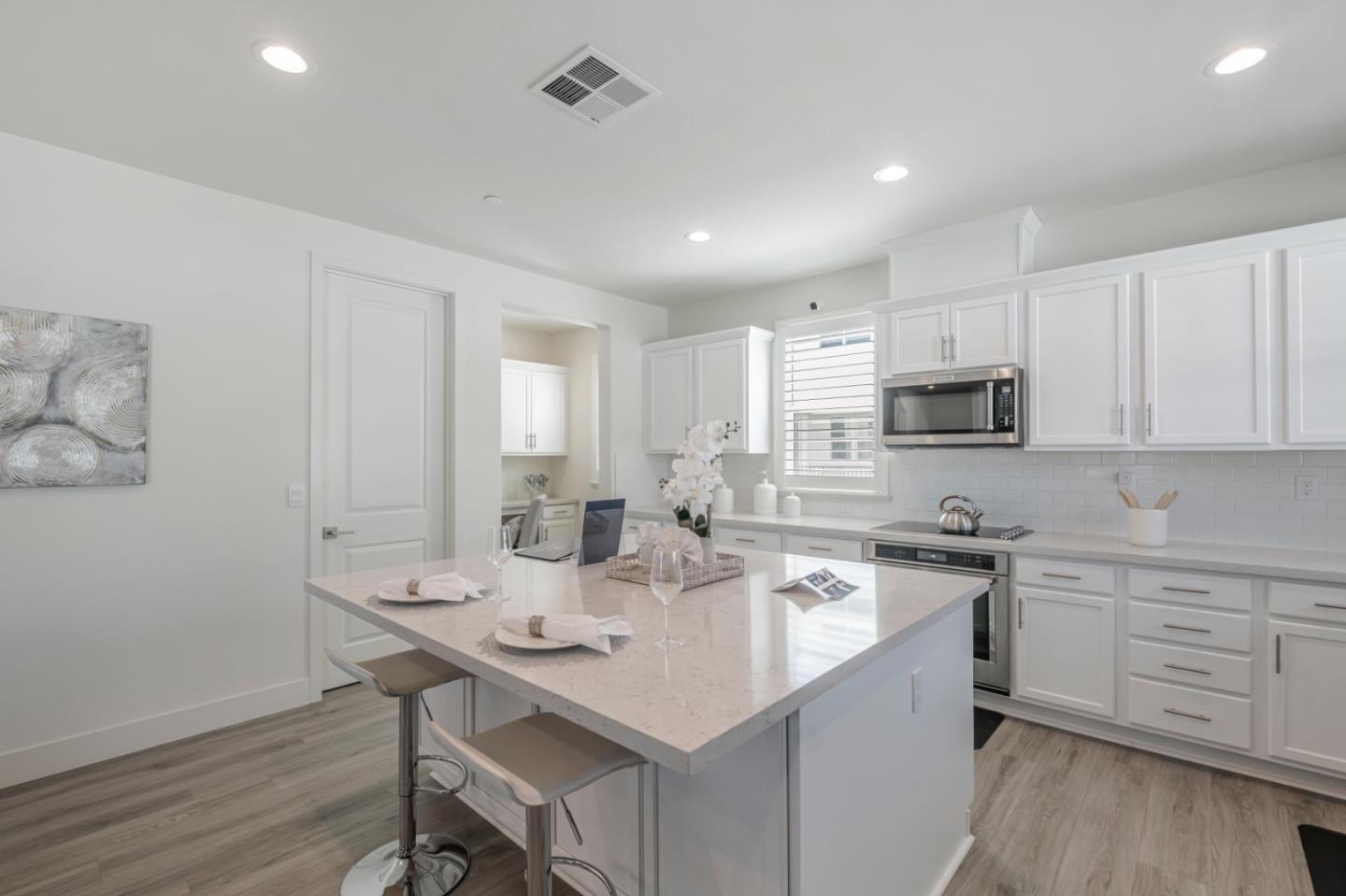 Detail Gallery Image 9 of 45 For 912 Sienna Loop, San Leandro,  CA 94579 - 4 Beds | 3/1 Baths