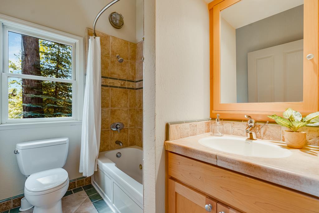 Detail Gallery Image 10 of 49 For 23525 Sky View Ter, Los Gatos,  CA 95033 - 3 Beds | 2/1 Baths